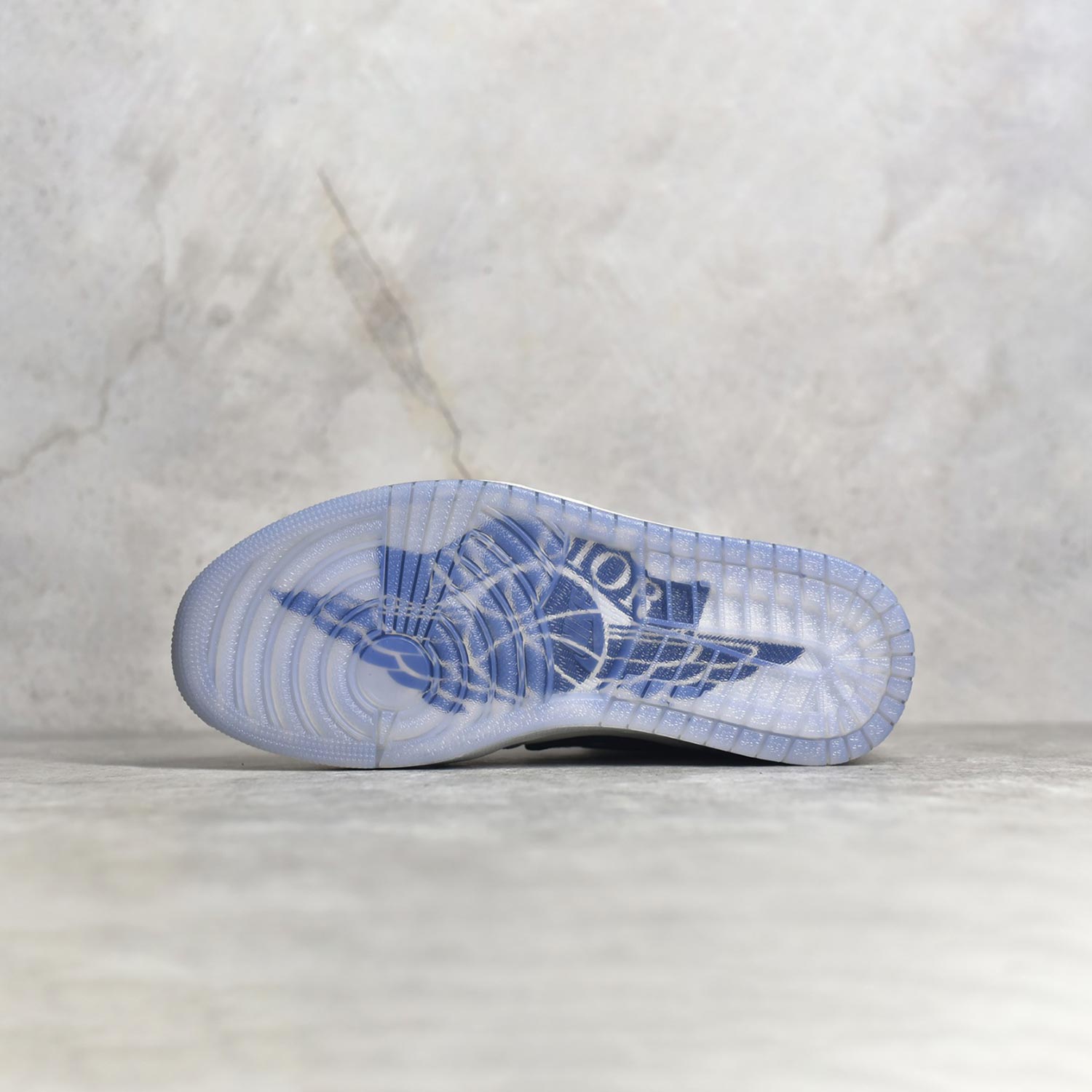 0bb734cd Air Jordan 1 Retro High Dior - Image 6