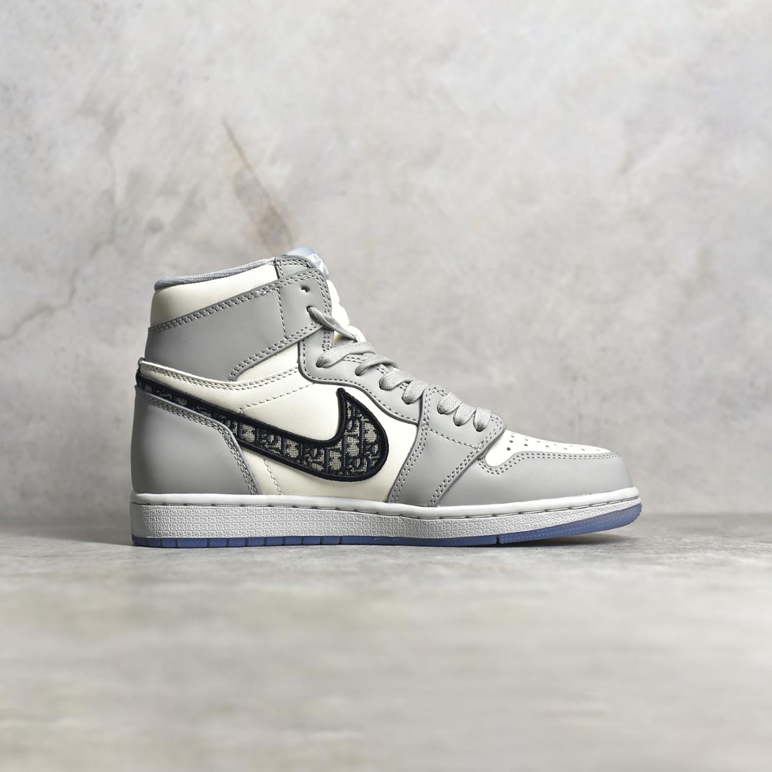 11e2d0d5 Air Jordan 1 Retro High Dior - Image 2