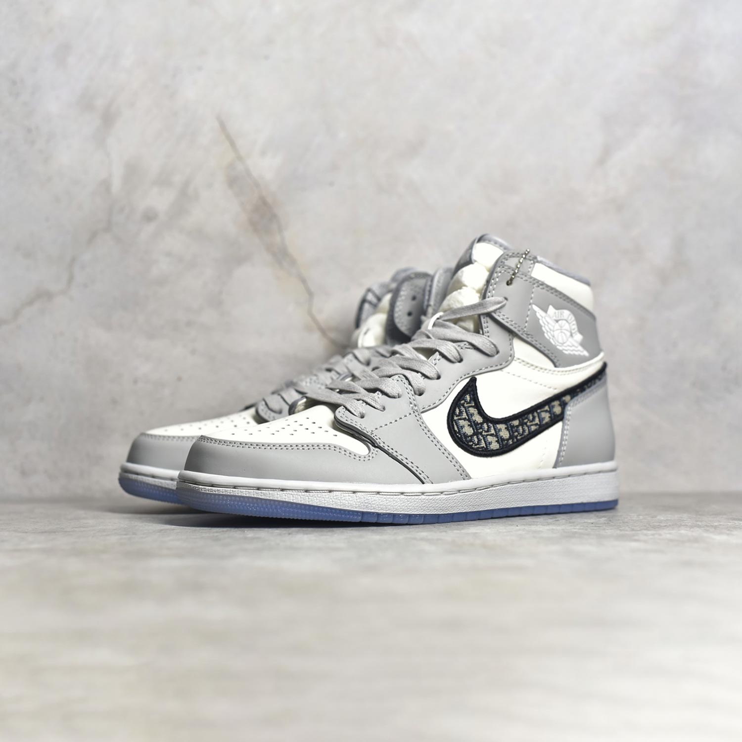 739b6513 Air Jordan 1 Retro High Dior - Image 1