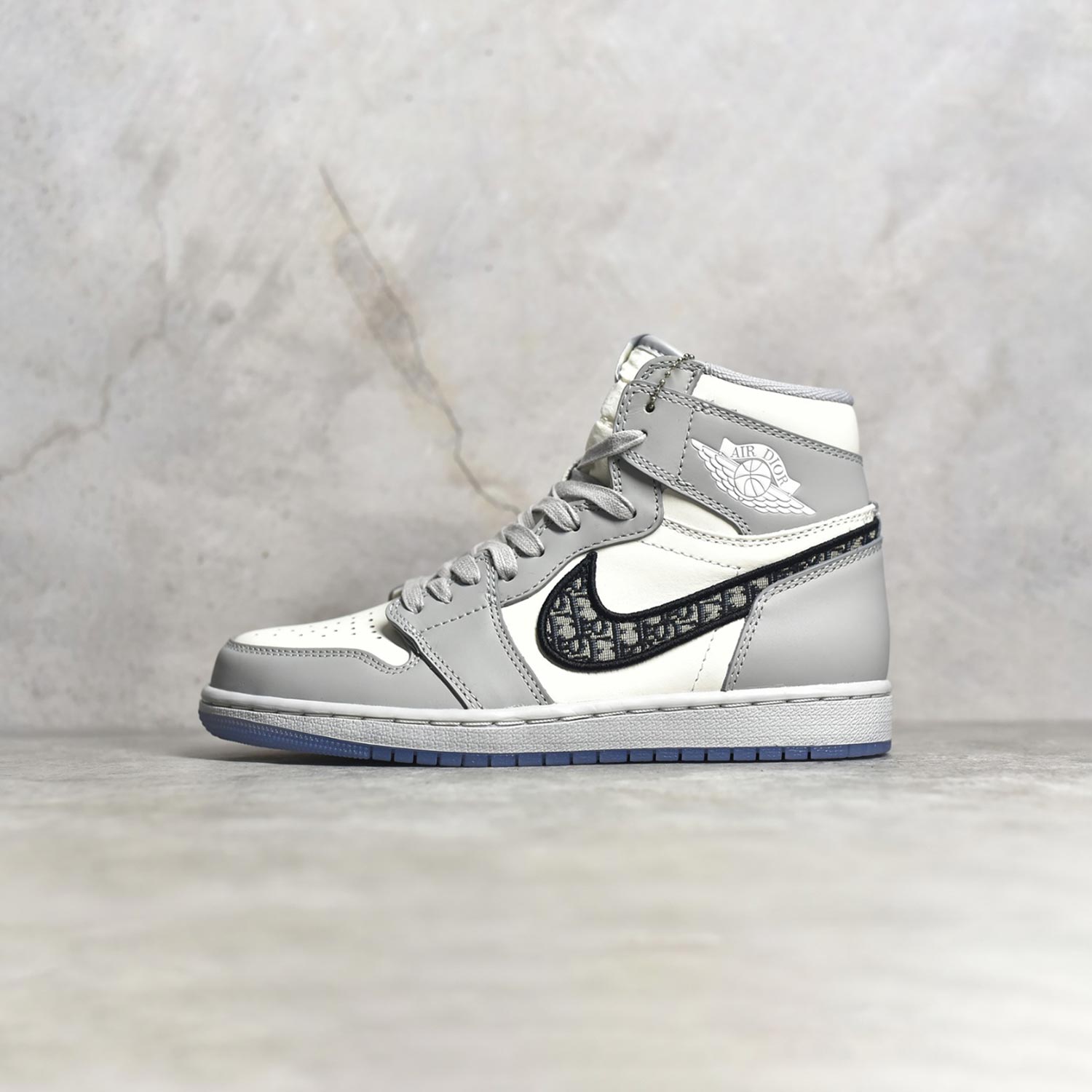 8aebfb60 Air Jordan 1 Retro High Dior - Image 3
