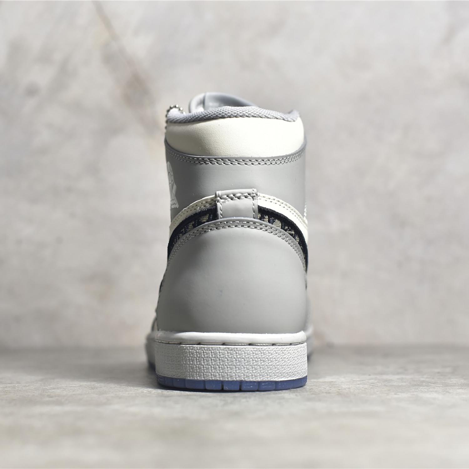 ad3f2bd8 Air Jordan 1 Retro High Dior - Image 5